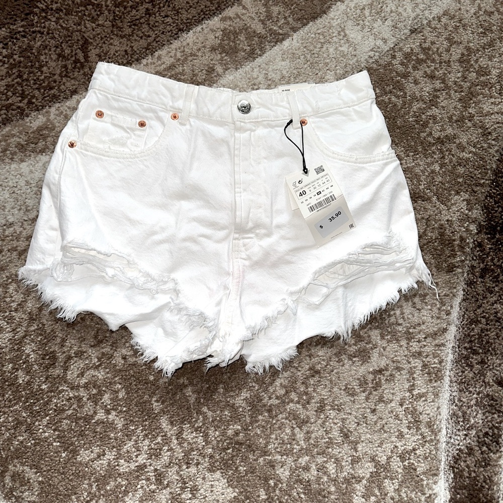 BRAND NEW Women White high waisted Zara Shorts